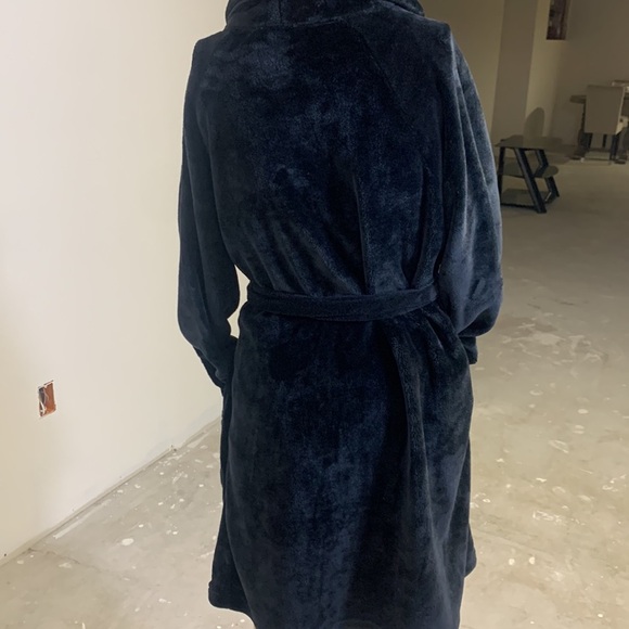 Victoria’s Secret Short Black Plush Belted Robe size M - L - Picture 8 of 10